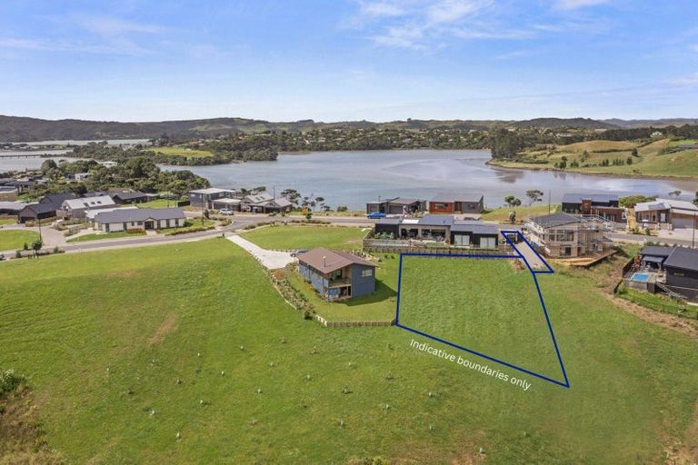 Photo of property in 48 Rangitahi Road, Raglan, 3225