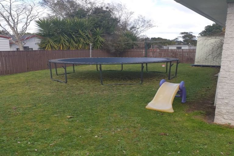 Photo of property in 20 Norfolk Rise, Waiuku, 2123