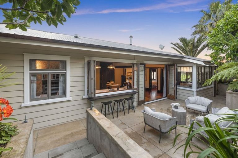 Photo of property in 20 Seabreeze Road, Narrow Neck, Auckland, 0624