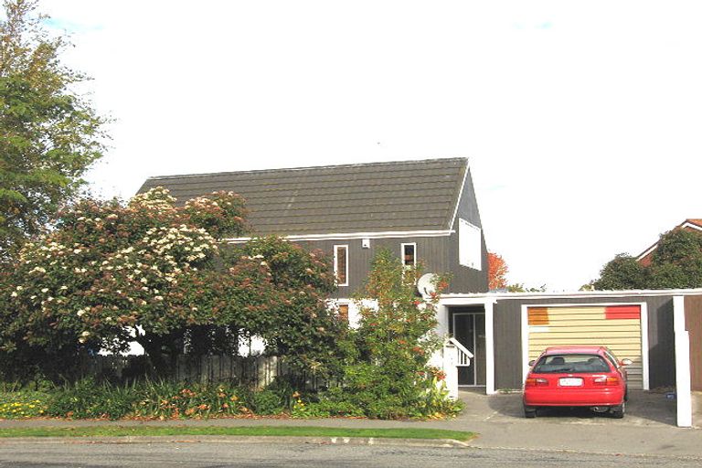 Photo of property in 2/6 Farnham Place, Ilam, Christchurch, 8041