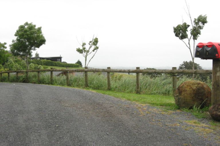 Photo of property in 1 Harry Dreadon Road, Opaheke, Papakura, 2584