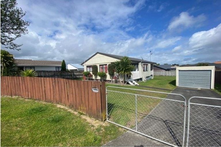 Photo of property in 8 Rhine Place, Weymouth, Auckland, 2103
