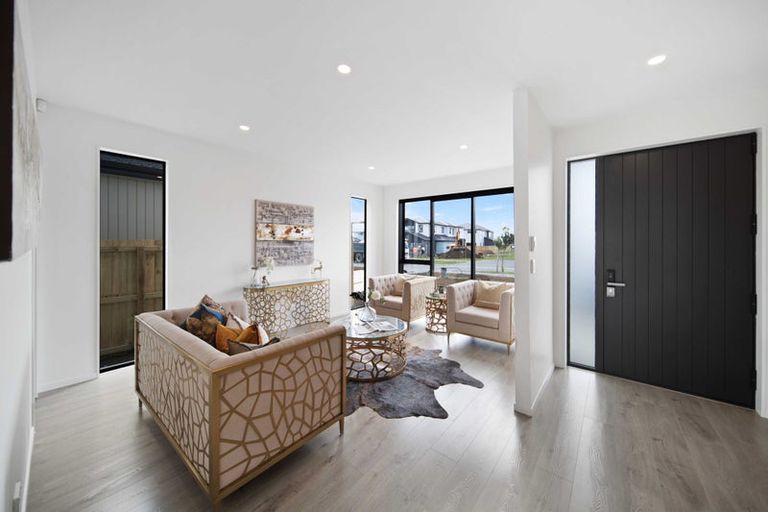 Photo of property in 13 Korowhiti Road, Clarks Beach, 2122