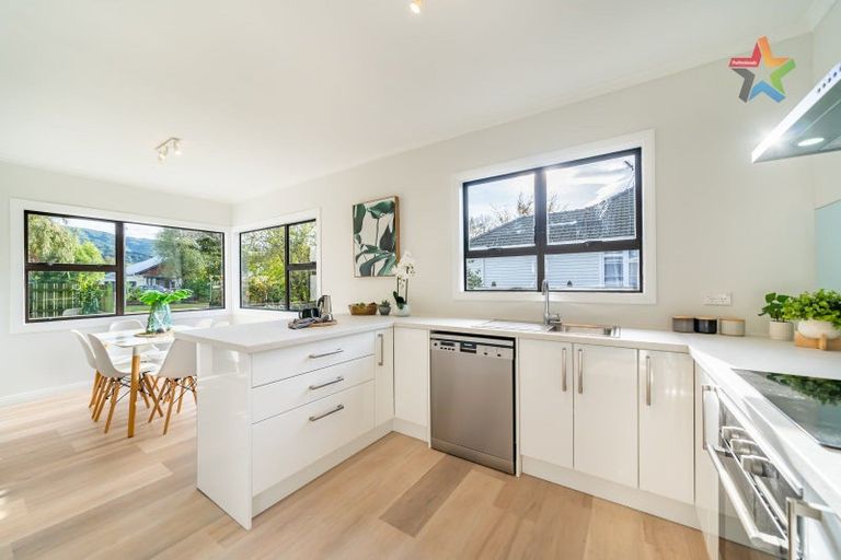 Photo of property in 15 Heretaunga Square, Silverstream, Upper Hutt, 5019