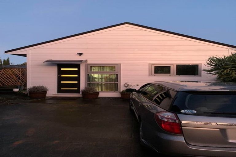 Photo of property in 12 Mckinley Road, Sunnyvale, Auckland, 0612