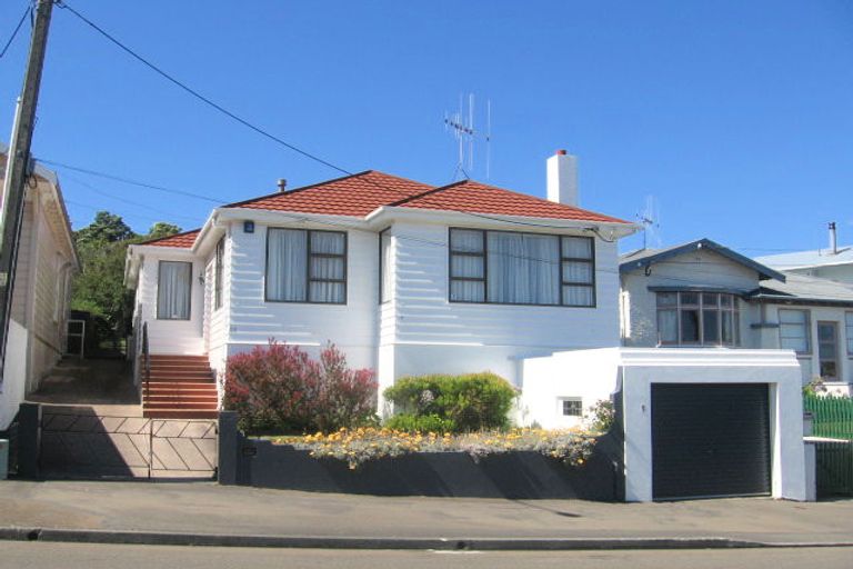 Photo of property in 84 Northland Road, Northland, Wellington, 6012