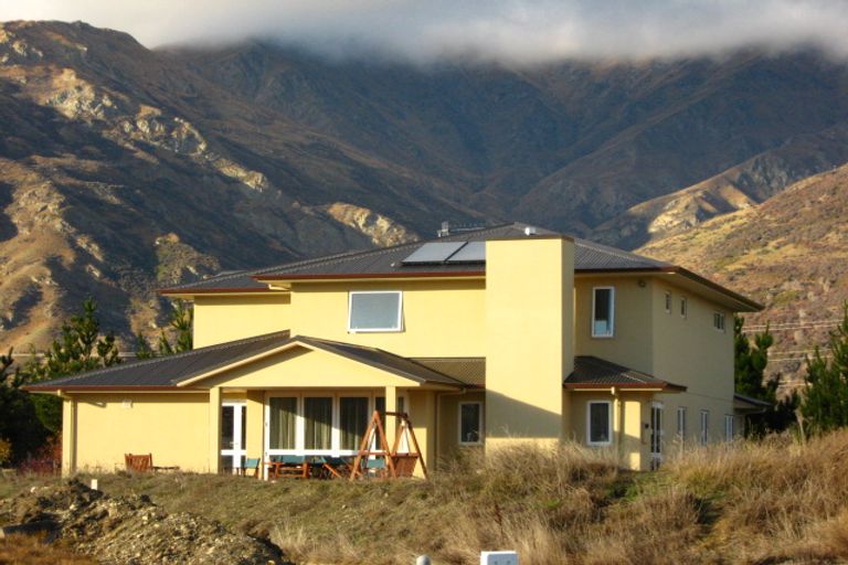Photo of property in 14 Mystery Grove, Lake Hayes, Queenstown, 9304