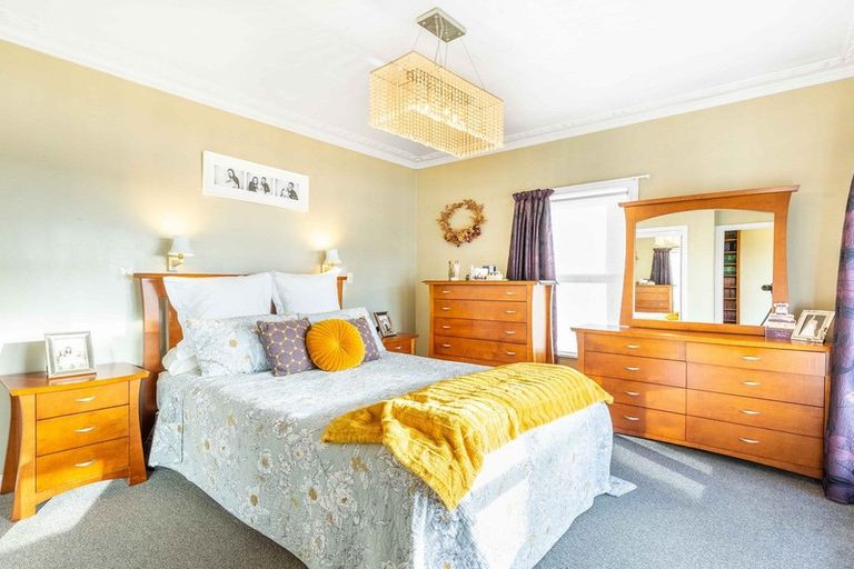 Photo of property in 18 Wellesley Road, Mangere Bridge, Auckland, 2022