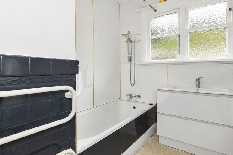 Photo of property in 68a Cliffs Road, Saint Clair, Dunedin, 9012