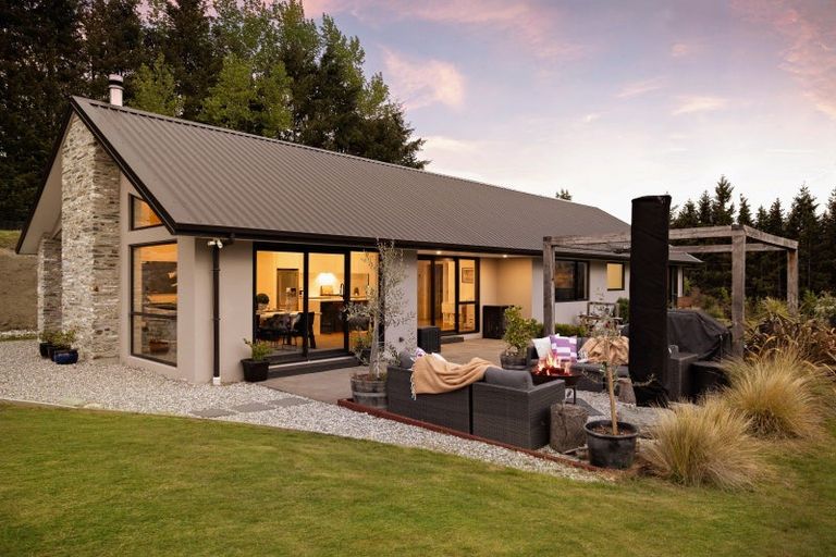 Photo of property in 86 Mountain View Road, Dalefield, Queenstown, 9371