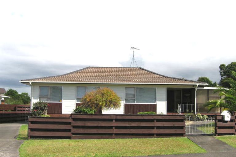 Photo of property in 56 Rosewarne Crescent, Glendene, Auckland, 0602