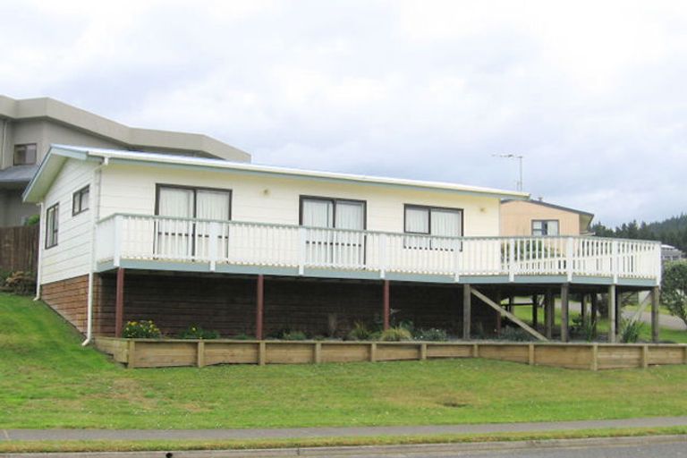 Photo of property in 226 Onemana Drive, Onemana, Whangamata, 3691