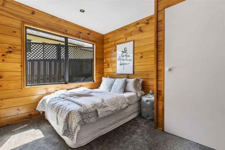 Photo of property in 39 Catalina Crescent, Forrest Hill, Auckland, 0620