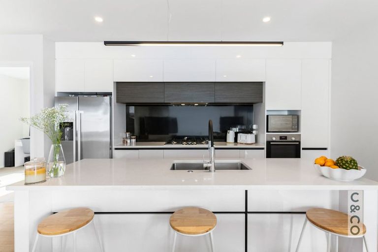 Photo of property in 5 Byron Drury Way, Riverhead, 0820