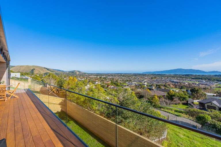 Photo of property in 92 Kotare Street, Waikanae, 5036