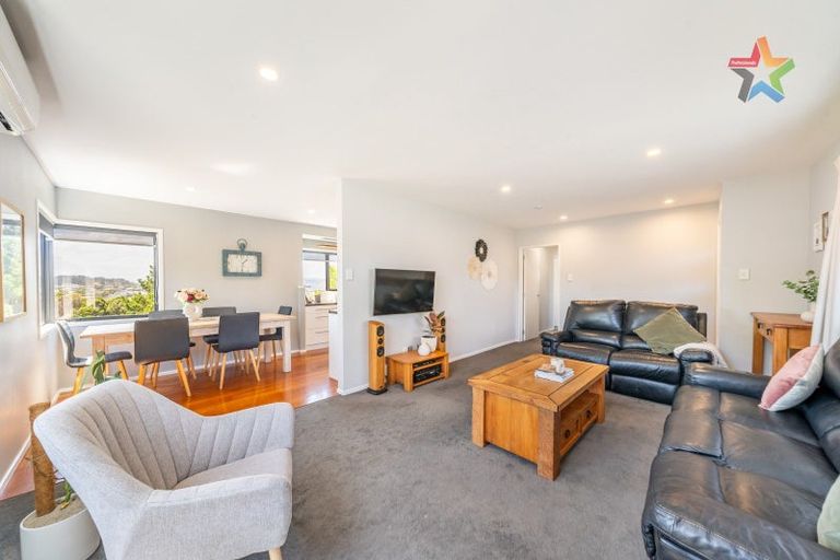 Photo of property in 20 Jasmine Grove, Maungaraki, Lower Hutt, 5010