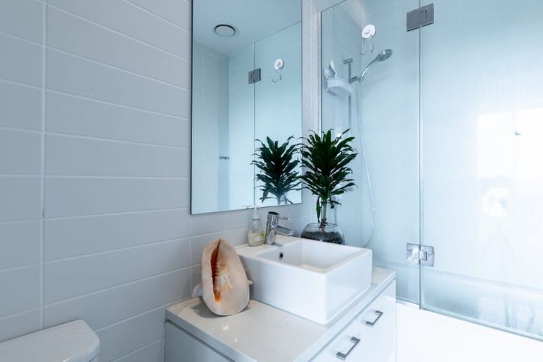 Photo of property in Sentinel Apartments, 1402/3 Northcroft Street, Takapuna, Auckland, 0622