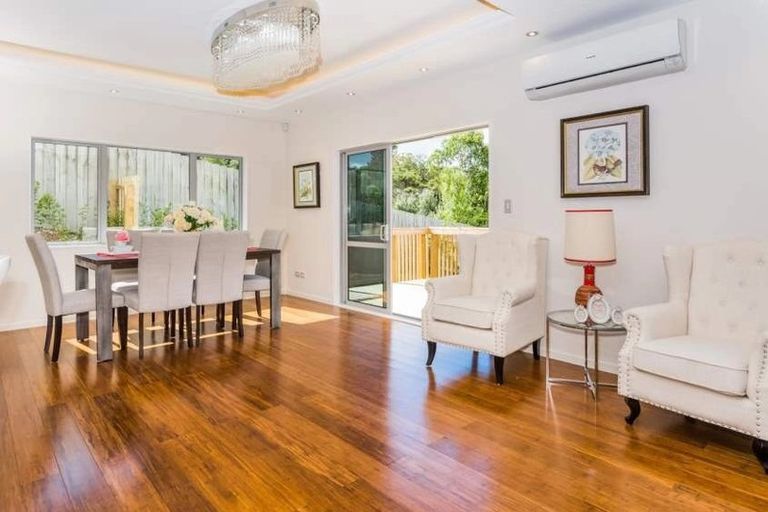 Photo of property in 8 Namsan Close, Fairview Heights, Auckland, 0632