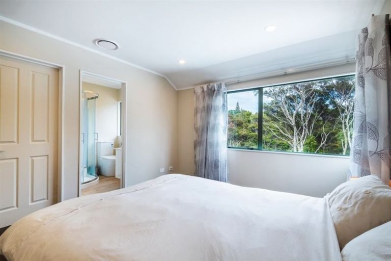 Photo of property in 20 Capilano Place, Glenfield, Auckland, 0629