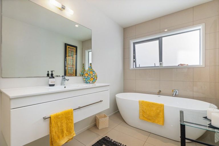 Photo of property in 11 Puriri Place, Whitianga, 3510