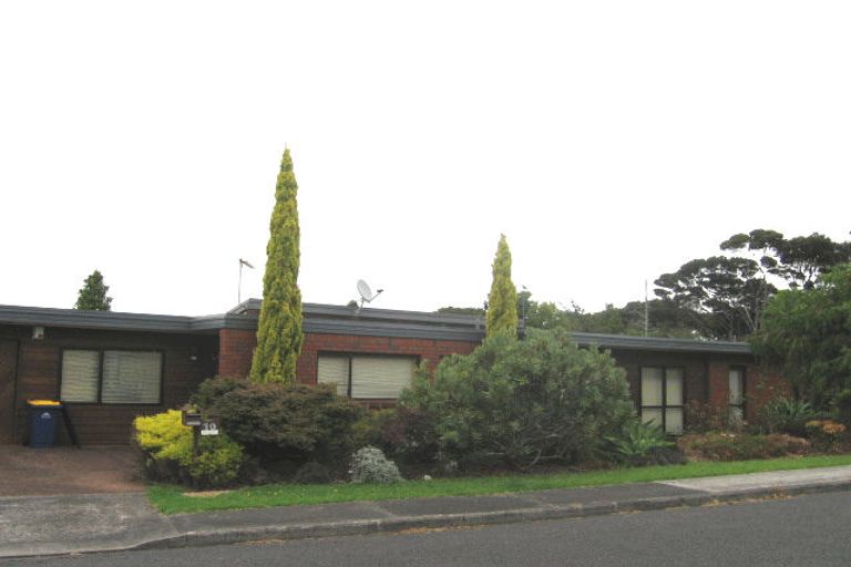 Photo of property in 2/8 Kaihu Street, Northcote, Auckland, 0627