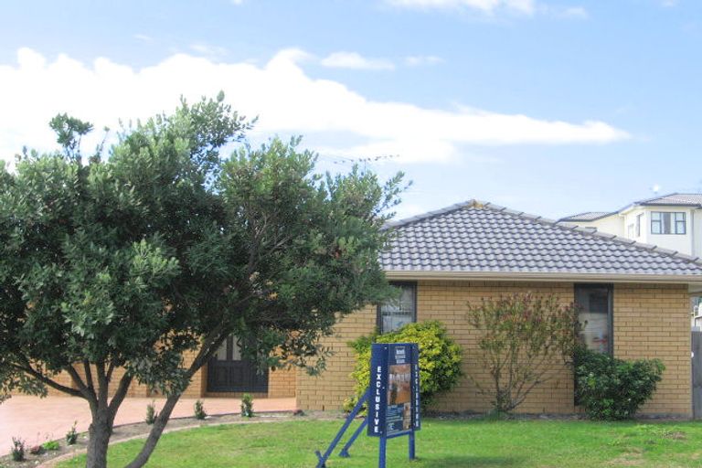 Photo of property in 19 Crimson Park, Oteha, Auckland, 0632