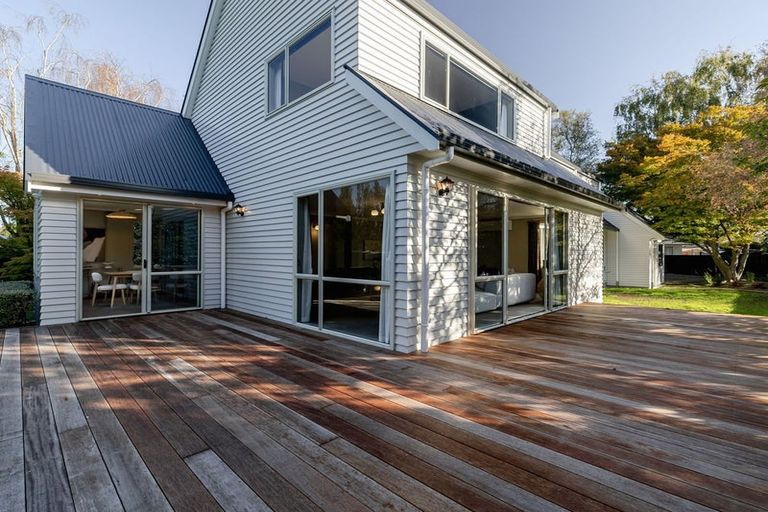 Photo of property in 19 Ruamahanga Crescent, Terrace End, Palmerston North, 4410