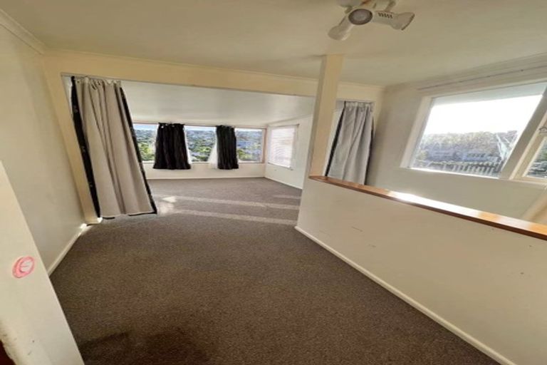 Photo of property in 1/520 Beach Road, Murrays Bay, Auckland, 0630