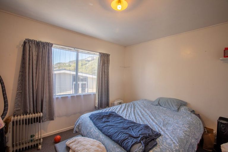 Photo of property in 12 Fairburn Grove, Johnsonville, Wellington, 6037