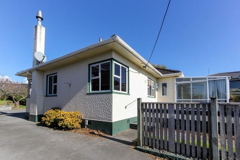 Photo of property in 33 Breakwater Road, Moturoa, New Plymouth, 4310