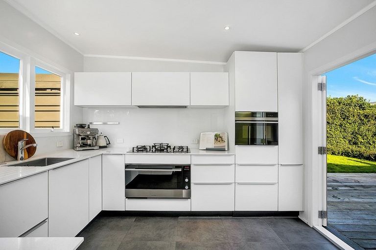 Photo of property in 22 Wright Road, Point Chevalier, Auckland, 1022