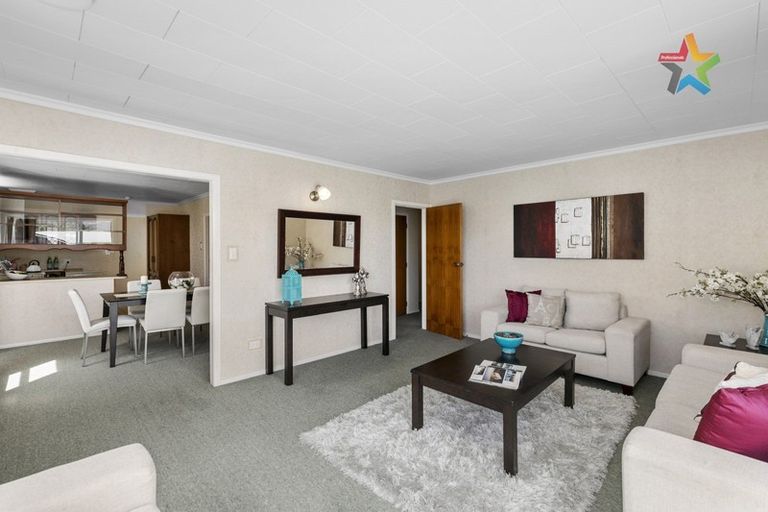 Photo of property in 6 Volkner Grove, Waterloo, Lower Hutt, 5011