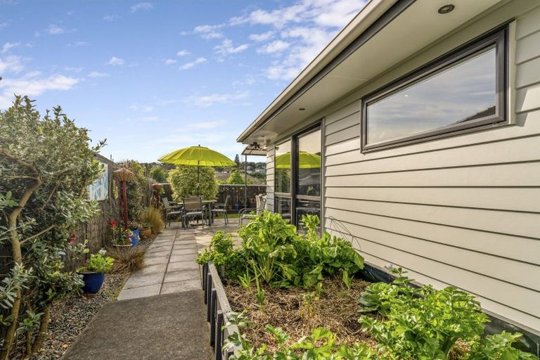 Photo of property in 1 Waiuta Street, Titahi Bay, Porirua, 5022