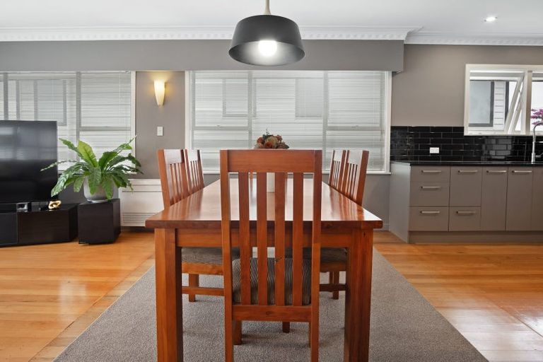 Photo of property in 18a Tiroroa Avenue, Te Atatu South, Auckland, 0610