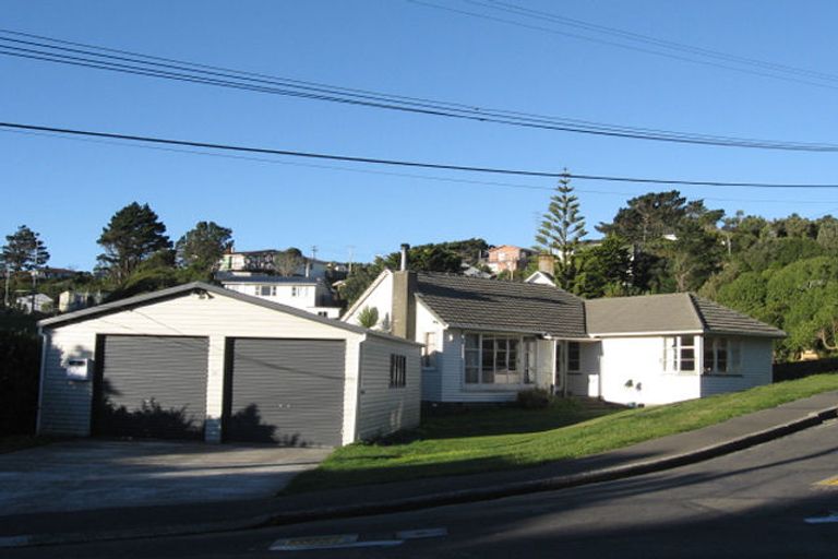 Photo of property in 7b Lyndfield Lane, Newlands, Wellington, 6037