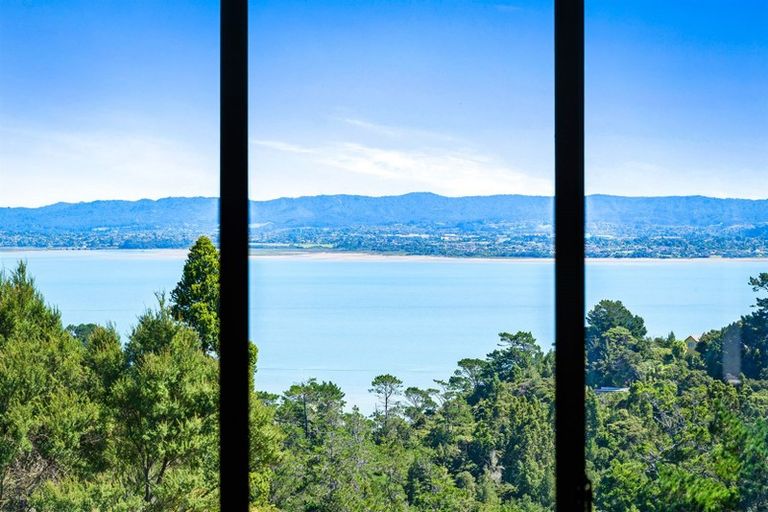 Photo of property in 2/60 Rangatira Road, Beach Haven, Auckland, 0626