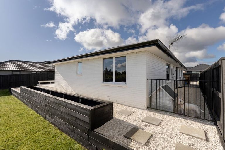 Photo of property in 22 Kahawai Place, Omokoroa, 3114