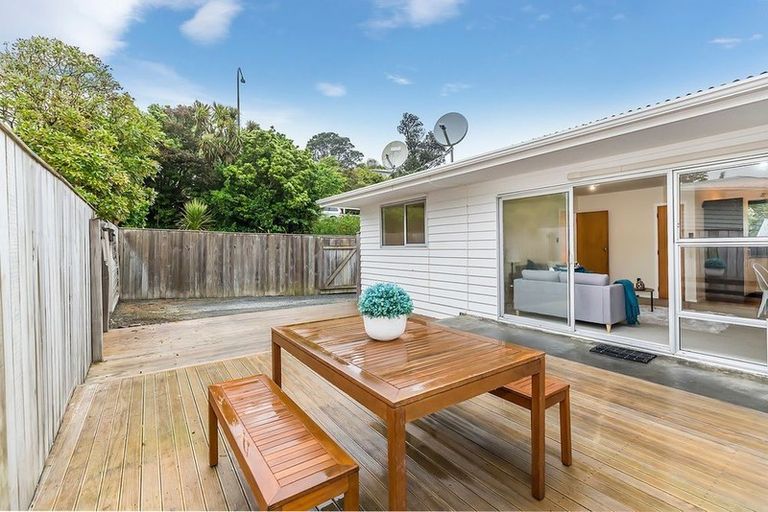 Photo of property in 169a Newlands Road, Newlands, Wellington, 6037