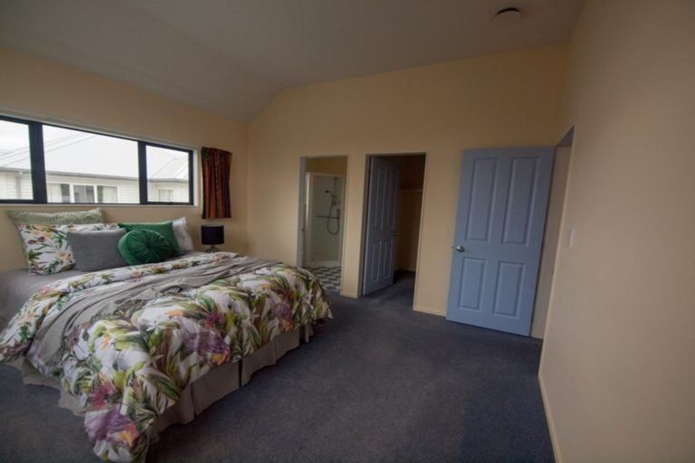 Photo of property in 33 Amesbury Drive, Churton Park, Wellington, 6037