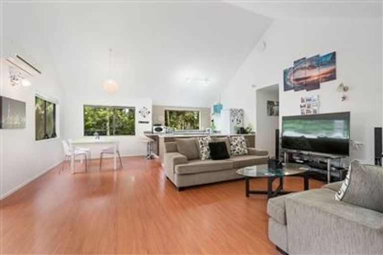 Photo of property in 2/48 Park Hill Road, Birkenhead, Auckland, 0626