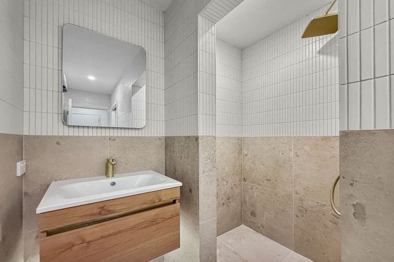 Photo of property in Arno Apartment, 10/8 Mckerrow Place, Sunshine Bay, Queenstown, 9300