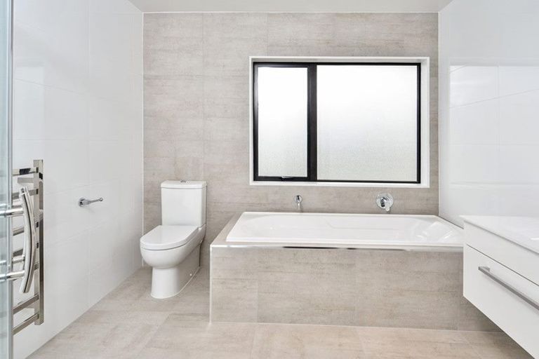 Photo of property in 22 Boocock Crescent, Orewa, 0931