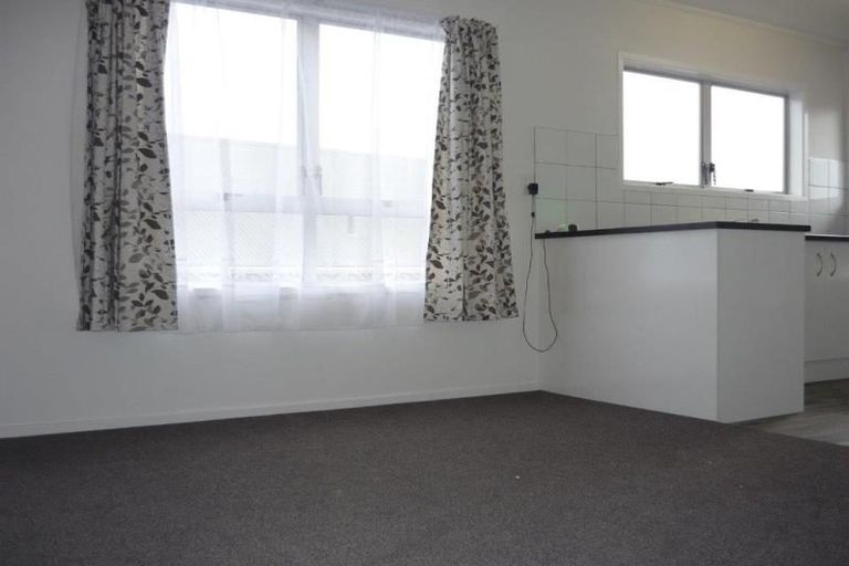 Photo of property in 4 Aden Place, Clendon Park, Auckland, 2103