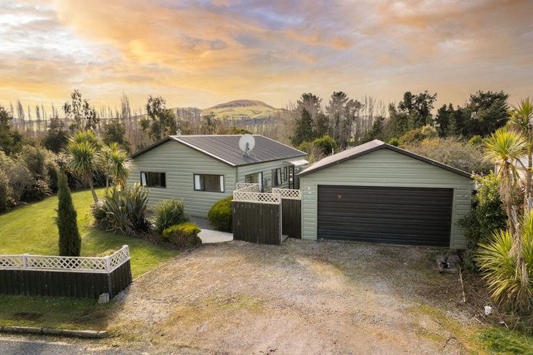 Photo of property in 19 Kennard Crescent, Karitane, Waikouaiti, 9471