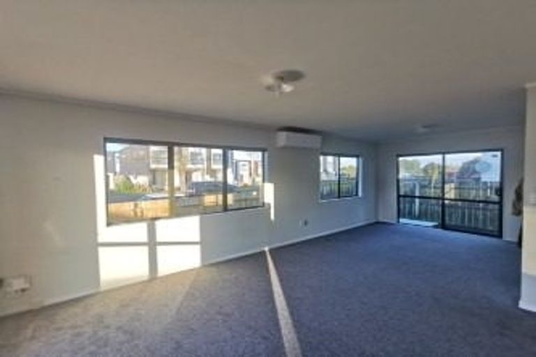 Photo of property in 28 Barneys Farm Road, Clendon Park, Auckland, 2103