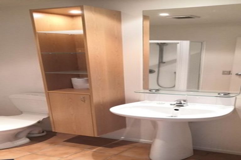 Photo of property in 141/2 Armoy Drive, East Tamaki, Auckland, 2016