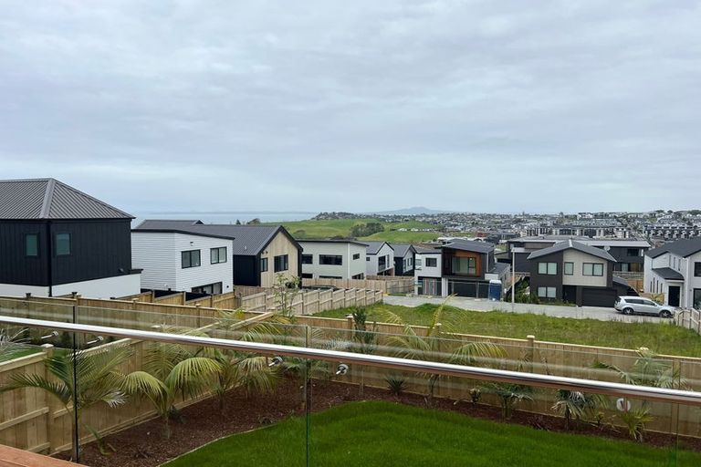 Photo of property in 3 Koheru Place, Long Bay, Auckland, 0630