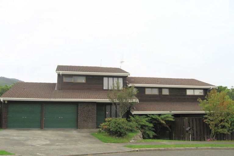 Photo of property in 1 Saint Benets Place, Tawa, Wellington, 5028