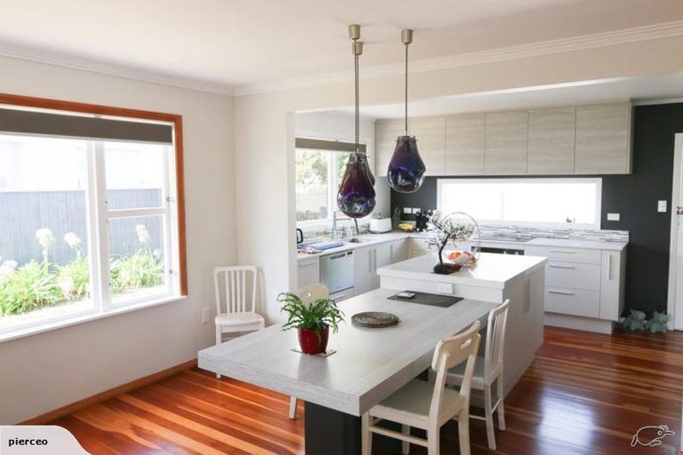 Photo of property in 28 Rotherham Terrace, Miramar, Wellington, 6022