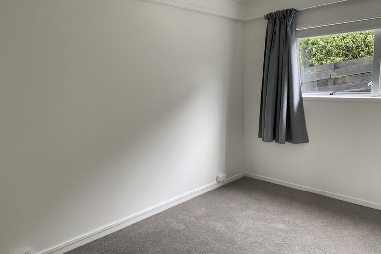 Photo of property in 28 John Dee Crescent, Red Beach, 0932